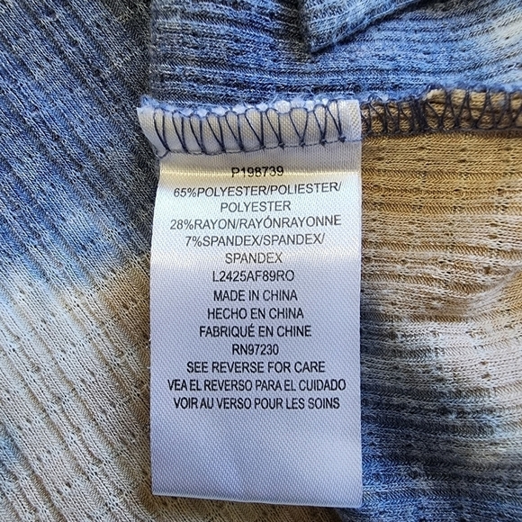 3/$15 Absolutely Famous Tie Die Top - 2X - Picture 6 of 9